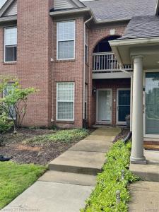 28067 Carlton Way Drive, Novi, Michigan 48377, USA