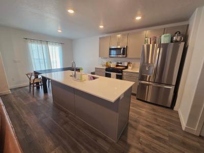 511 N Helmsman Ln, Saratoga Springs, יוטה 84045, ארצות הברית של אמריקה