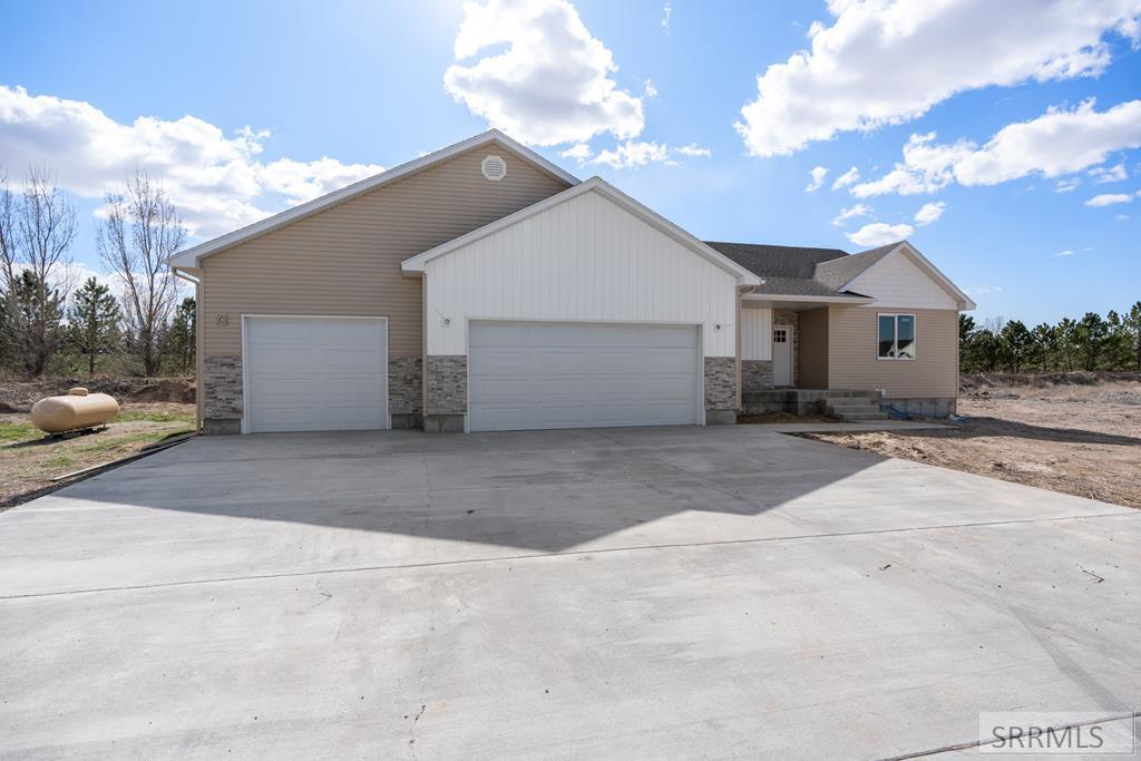 97 Hillside Road, RIGBY, איידהו 83442, ארצות הברית של אמריקה 