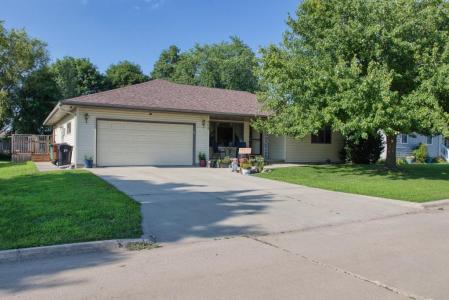 505 W Meadow Drive, Prairie City, Iowa 50228, USA