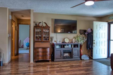 505 W Meadow Drive, Prairie City, איווה 50228, ארצות הברית של אמריקה