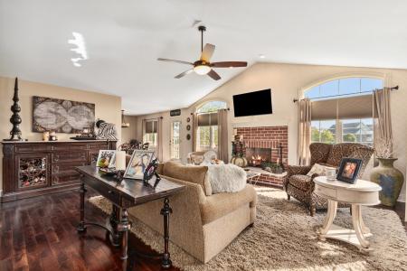 1864 Glenlake Drive, New Lenox, Illinois 60451, USA