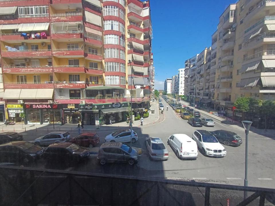 Astiri, Tirana, アルバニア