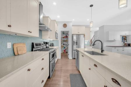 325 BAYVIEW WAY SW, Airdrie, Alberta T4B 4H3, Canada