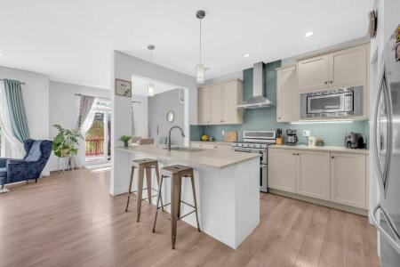 325 BAYVIEW WAY SW, Airdrie, Alberta T4B 4H3, Canadá