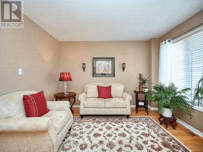 32 BLUEWATER CRESCENT, Brampton (fletcher's Meadow), Ontario L7A 2H1, Canada