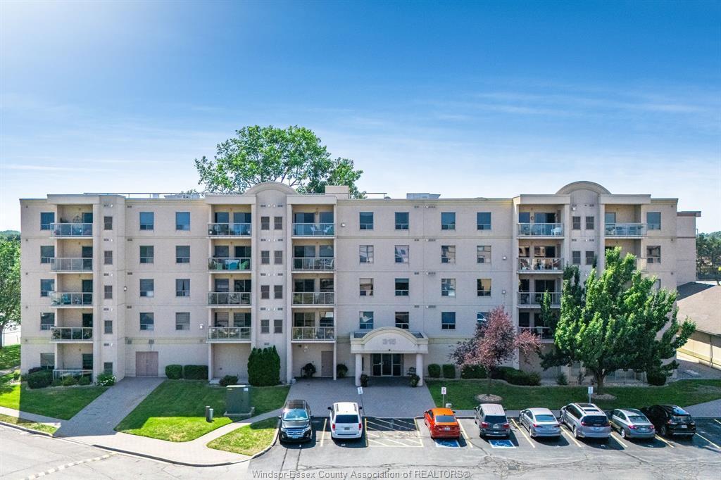 315 VILLAGE GROVE, Tecumseh, 安大略省 N8N 5G4, 加拿大