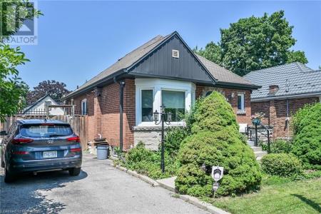 118 EAST 6TH STREET, Hamilton, Ontario L9A 3C2, Canada