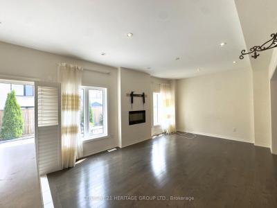 121 VANTAGE LOOP, Newmarket, Ontario L3X 0K8, Kanada