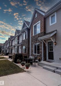 2922 MAPLE WAY NW, Edmonton, Alberta T6T 1A5, Canada