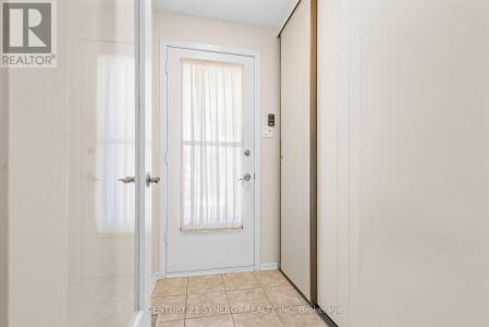 2018 DEERHURST COURT, Ottawa, אונטריו K1J 8H1, קנדה 