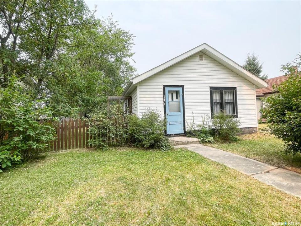 117 4TH STREET E, Meadow Lake, Saskatchewan S9X 1H4, Canadá
