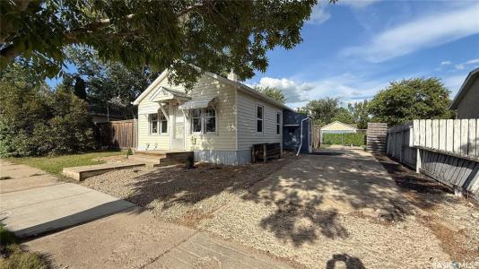 1832 101ST STREET, North Battleford, Saskatchewan S9A 1B1, Canadá