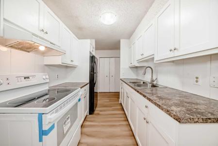 3420 50 STREET NW, Calgary, アルバータ T3A 2E1, カナダ