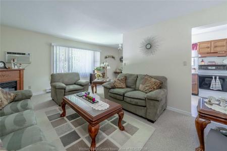 25 HILLVIEW CRESCENT, Kingsville, Ontario N9Y 1J5, Canada