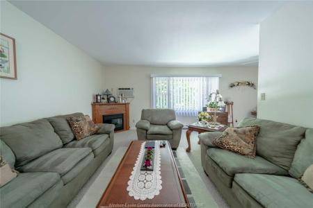 25 HILLVIEW CRESCENT, Kingsville, Ontario N9Y 1J5, Canada