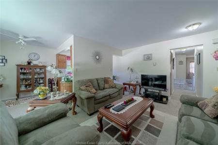 25 HILLVIEW CRESCENT, Kingsville, Ontario N9Y 1J5, Canada
