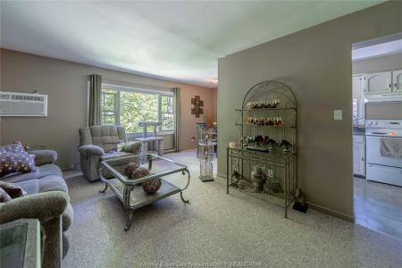 25 HILLVIEW CRESCENT, Kingsville, Ontario N9Y 1J5, Canada