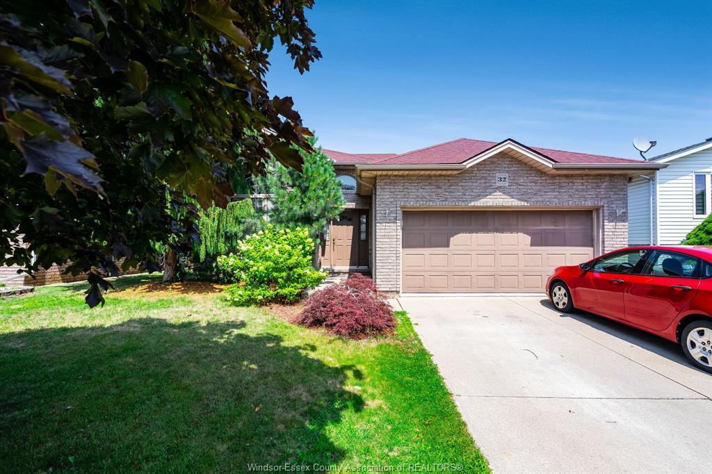32 WAKEFIELD, Leamington, Ontario N8H 5J7, Canada