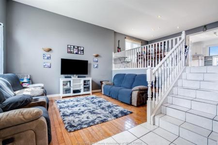32 WAKEFIELD, Leamington, Ontario N8H 5J7, Canada