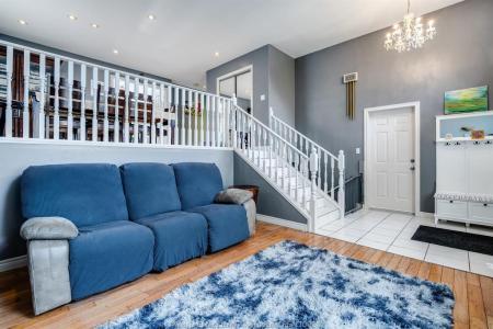 32 WAKEFIELD, Leamington, Ontario N8H 5J7, Canada