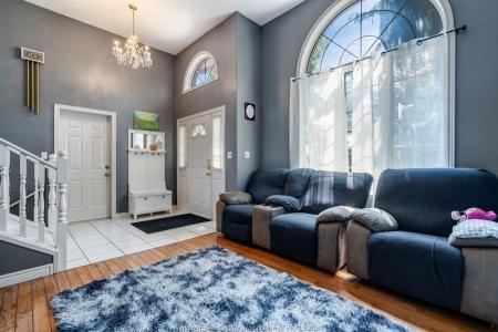 32 WAKEFIELD, Leamington, Ontario N8H 5J7, Canada