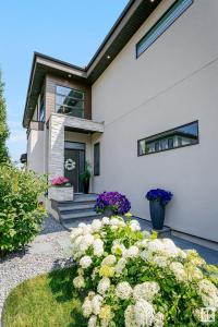 3171 CAMERON HEIGHTS WAY NW, Edmonton, Alberta T6M 0S5, Canada
