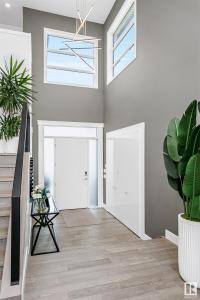 3171 CAMERON HEIGHTS WAY NW, Edmonton, Alberta T6M 0S5, Canadá