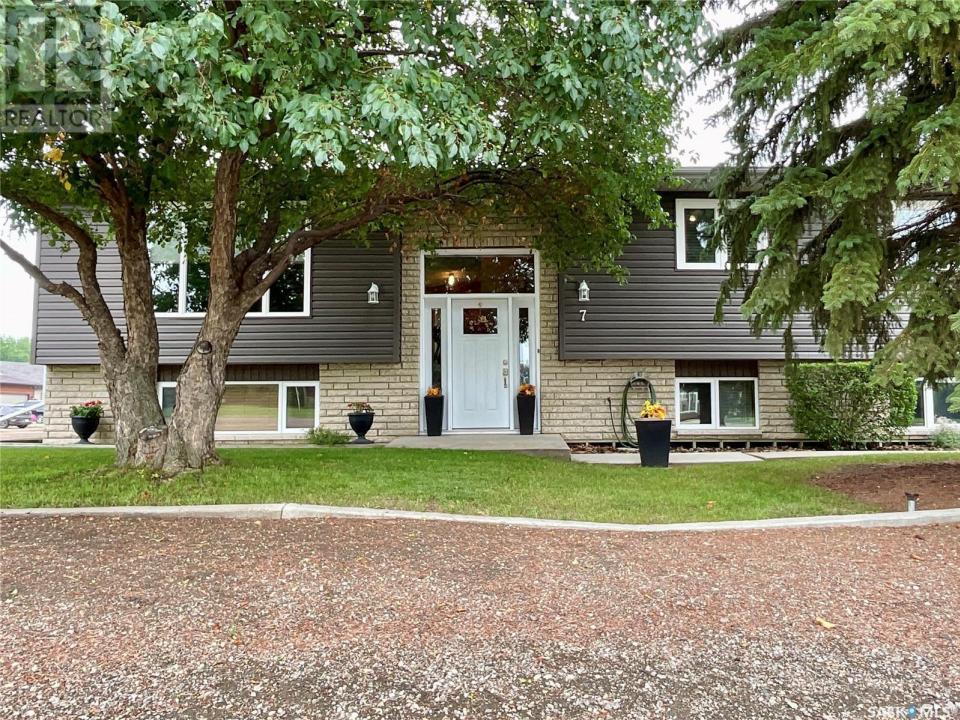 7 HARVEST BAY, Grand Coulee, Saskatchewan S4M 0A3, Canada