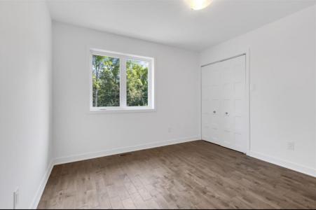 1025-1027 Rue Jacinthe, Saint-Jérôme, Quebec J5L 1E7, Canada