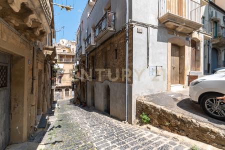 Caltagirone, Sicilia 95041, Italy