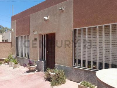 Paula Albarracín Sarmiento sur 2325, Rivadavia, San Juan 5400, Argentina