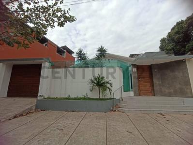 Av La Barranca, a 1 cuadra de la Madre India, Nro 35 , Sur, Santa Cruz 00001, Bolivia