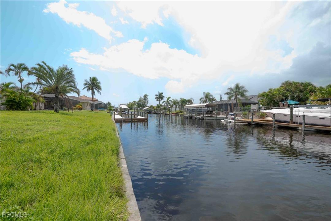 1921 SE 26th Terrace, Cape Coral, Flórida 33904, Estados Unidos