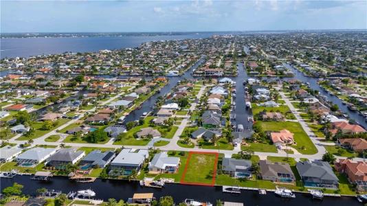 1921 SE 26th Terrace, Cape Coral, Flórida 33904, Estados Unidos