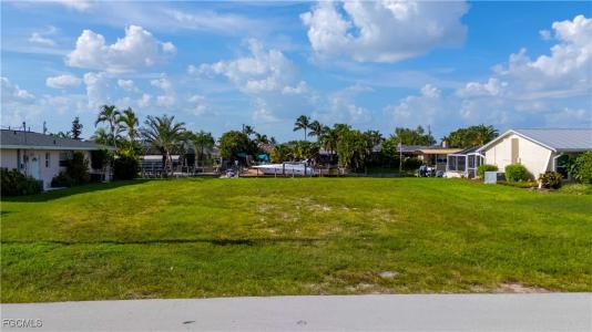 1921 SE 26th Terrace, Cape Coral, Flórida 33904, Estados Unidos