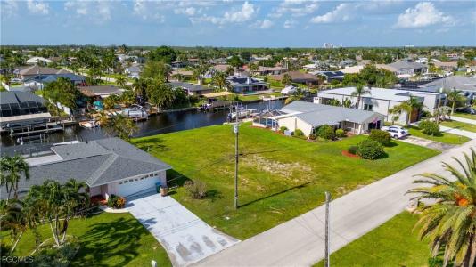1921 SE 26th Terrace, Cape Coral, Flórida 33904, Estados Unidos