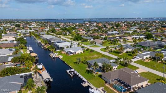 1921 SE 26th Terrace, Cape Coral, Flórida 33904, Estados Unidos