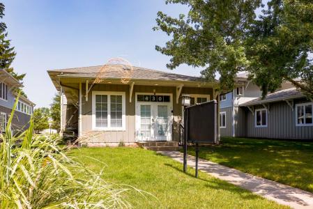 430 Center Street , B, Douglas, Michigan 49406, USA