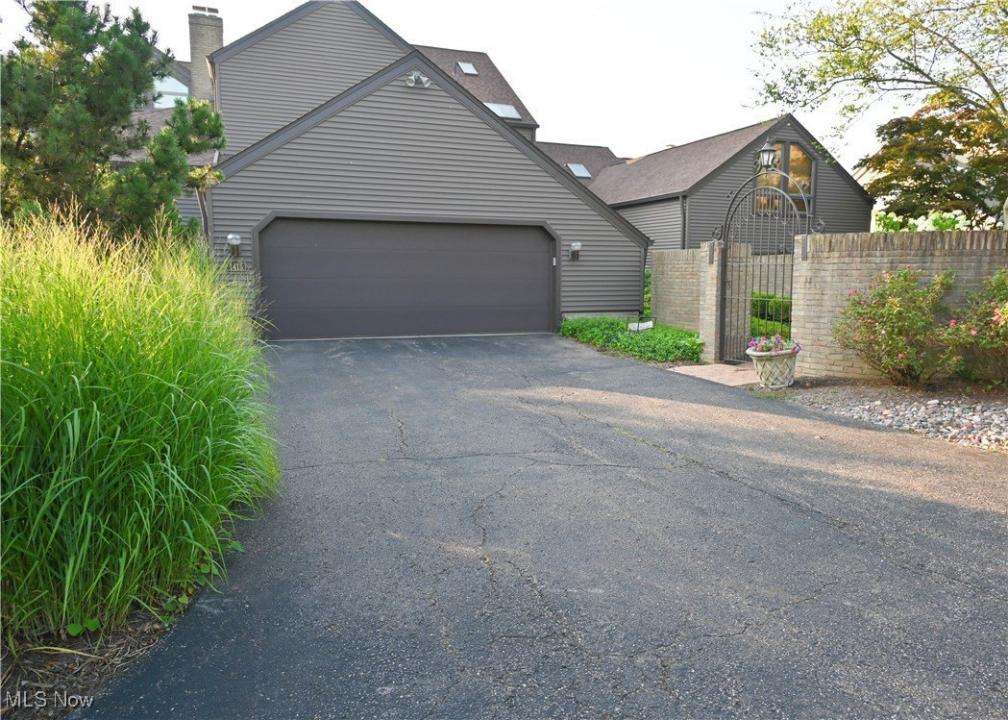 1415 Harbor Drive NW, Canton, Ohio 44708