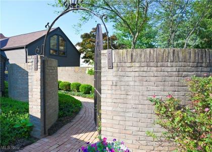 1415 Harbor Drive NW, Canton, Ohio 44708