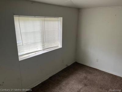 1329 E Decamp Street, Burton, ميشيغان 48529, الولايات المتحدة