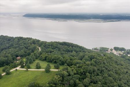 1651 Hawk point, Ferryville, Wisconsin 54628, USA