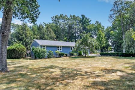 63 Country Way, North Haven, Connecticut 06473, USA