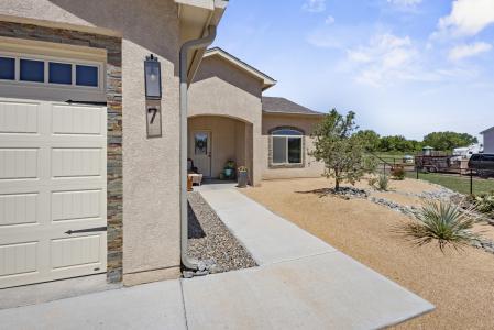 7 Fox Den Road, Los Lunas, New Mexico 87031, USA