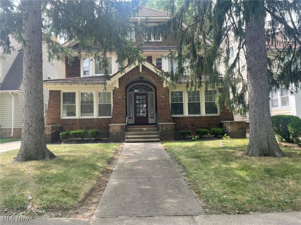 3084 E. Derbyshire Road E, Cleveland Heights, Огайо 44118, Соединенные Штаты