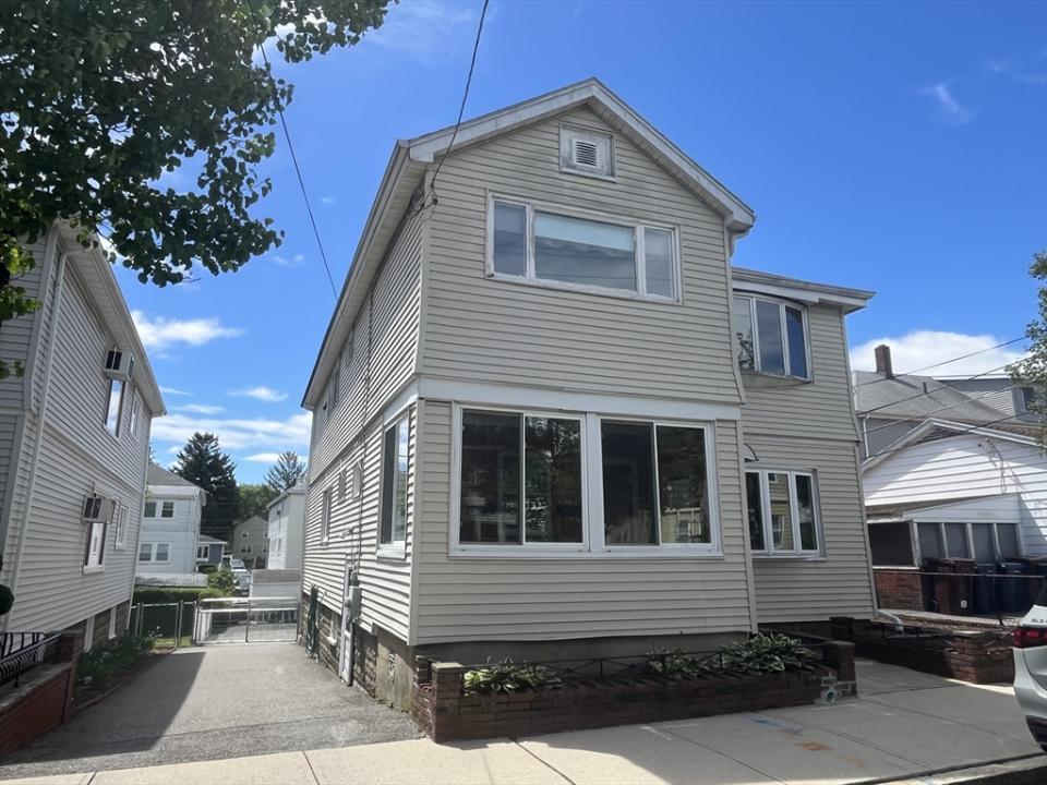 128-130 Clarence, Everett, ماساتشوستس 02149, الولايات المتحدة