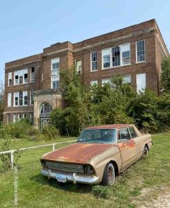 8227 Geneva Street, Indianola, Iowa 55435, USA