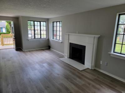 4615 S Calhoun Street, Fort Wayne, אינדיאנה 46807-2809, ארצות הברית של אמריקה