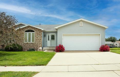 2419 Carstensen Dr, Waverly, 爱荷华州 50677, 美国